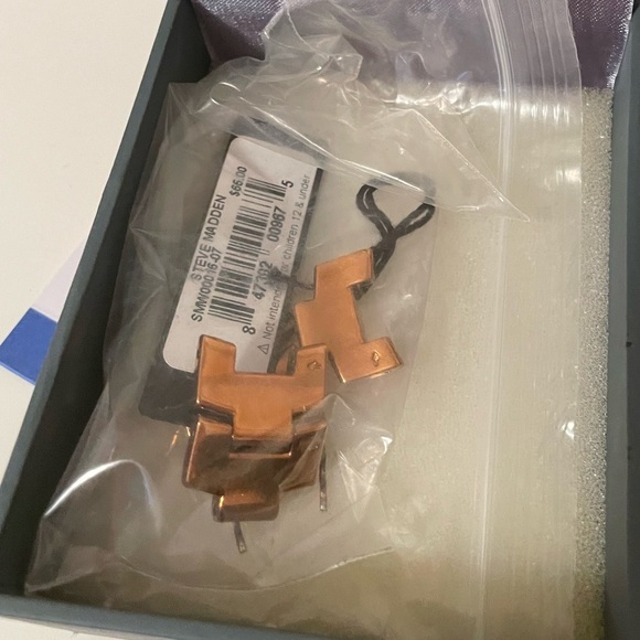 COPY - Rose Gold Steve Madden Watch - Picture 4 of 5